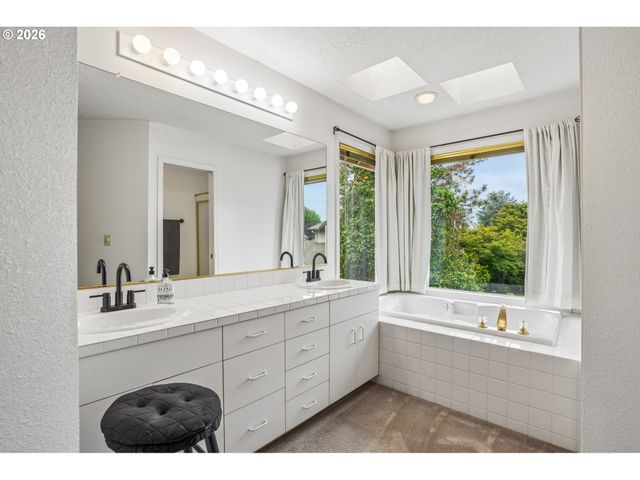 2133 Ne 166TH Dr, Portland, OR 97230