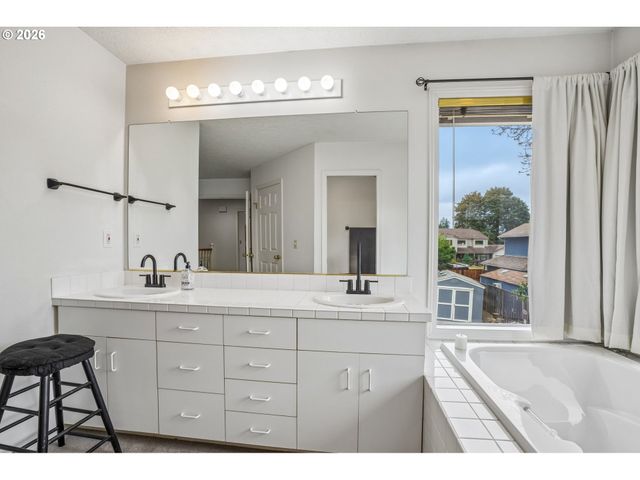 2133 Ne 166TH Dr, Portland, OR 97230