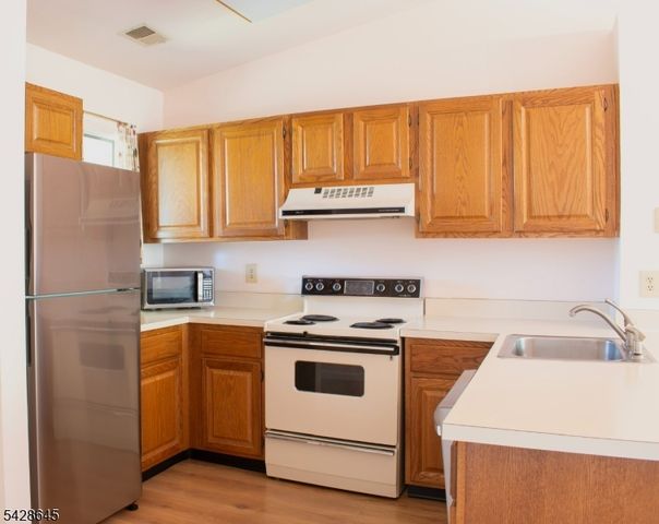 44 Westchester Ter, Clinton Twp., NJ 08801