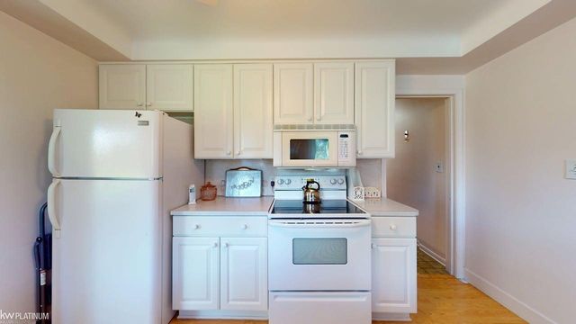 1331 Fieldway Drive, Bloomfield Hills, MI 48302