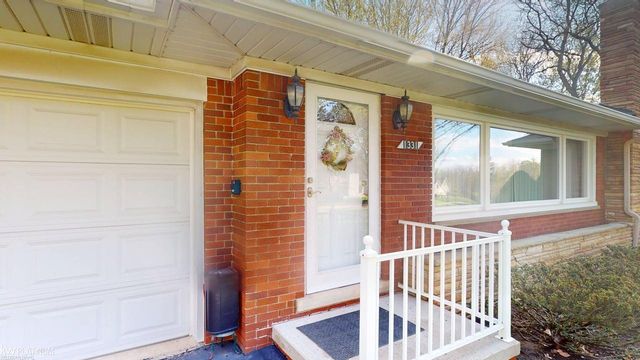 1331 Fieldway Drive, Bloomfield Hills, MI 48302