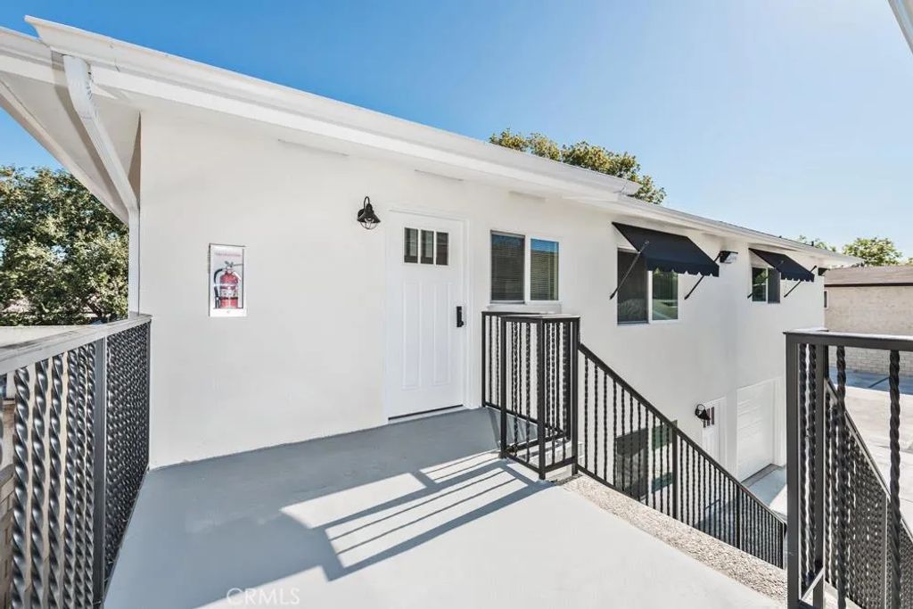 555 N Olive Street B, Orange, CA 92867