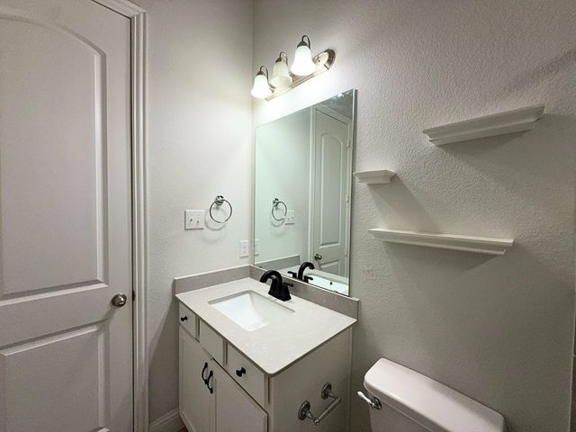302 Julia Lane, Euless, TX 76040
