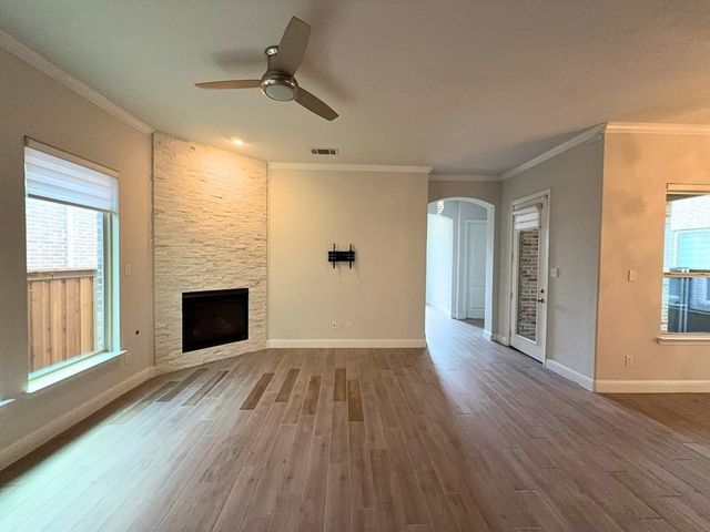 302 Julia Lane, Euless, TX 76040