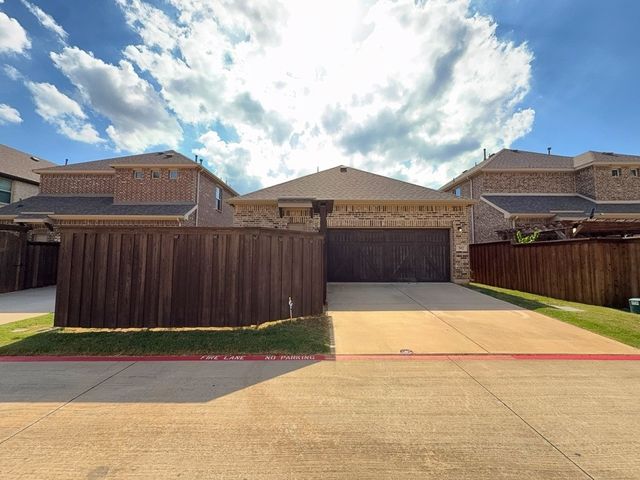 302 Julia Lane, Euless, TX 76040
