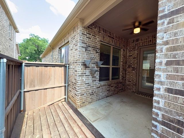302 Julia Lane, Euless, TX 76040