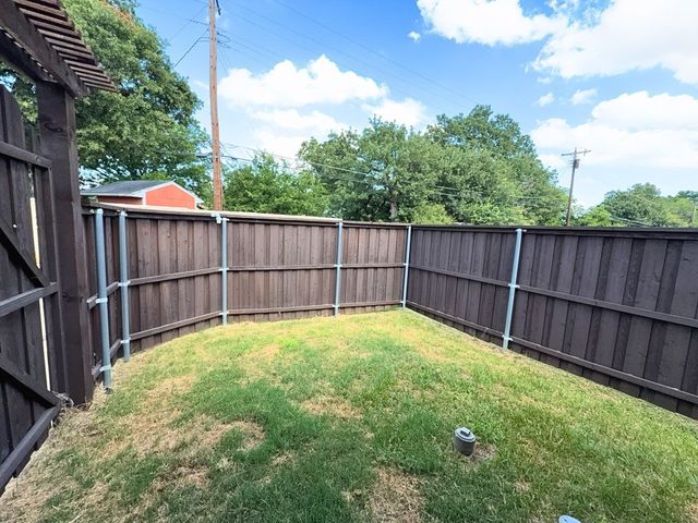 302 Julia Lane, Euless, TX 76040