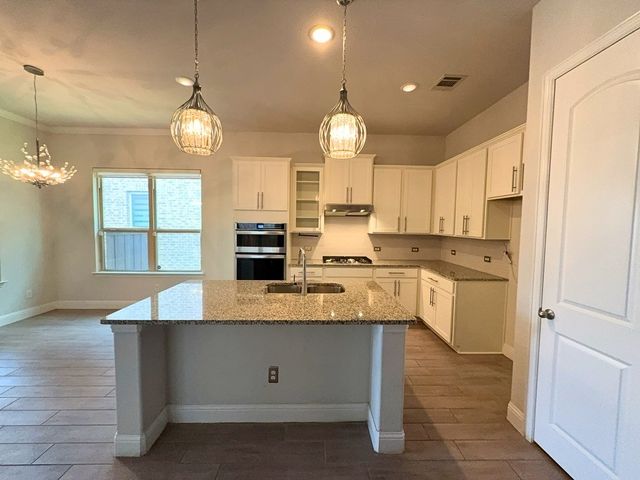 302 Julia Lane, Euless, TX 76040