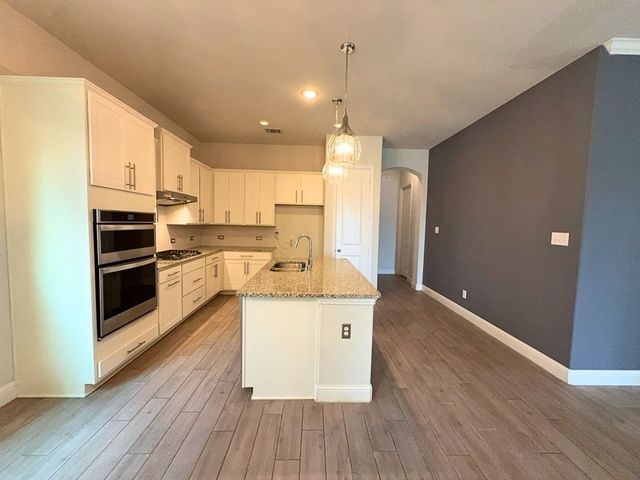 302 Julia Lane, Euless, TX 76040