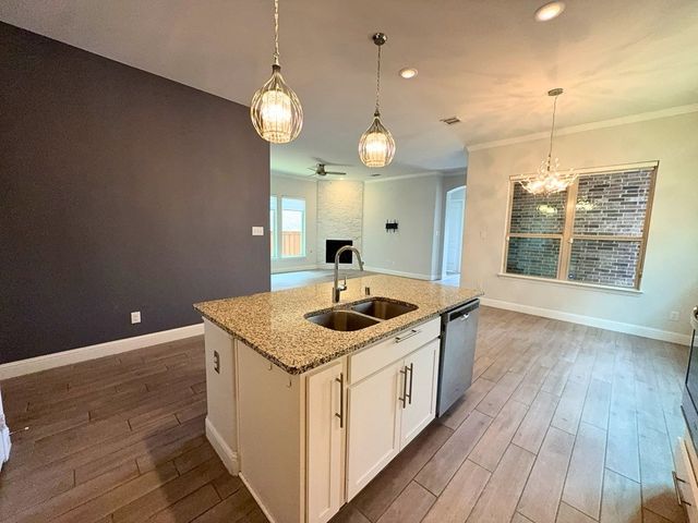 302 Julia Lane, Euless, TX 76040