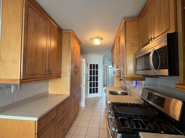 830 Shore Road 3Q, Long Beach, NY 11561