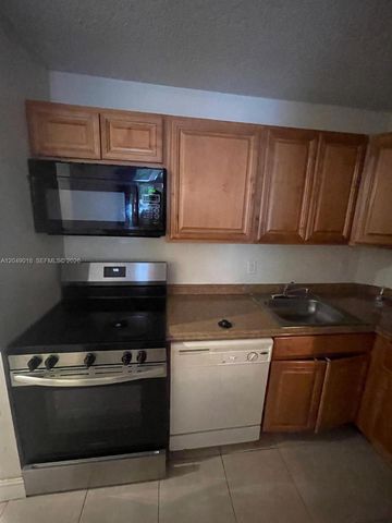 10773 Cleary Boulevard 103, Plantation, FL 33324