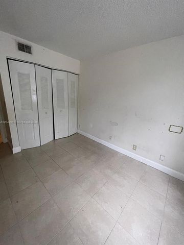 10773 Cleary Boulevard 103, Plantation, FL 33324
