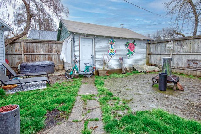 903 W 11th Street, Medford, OR 97501