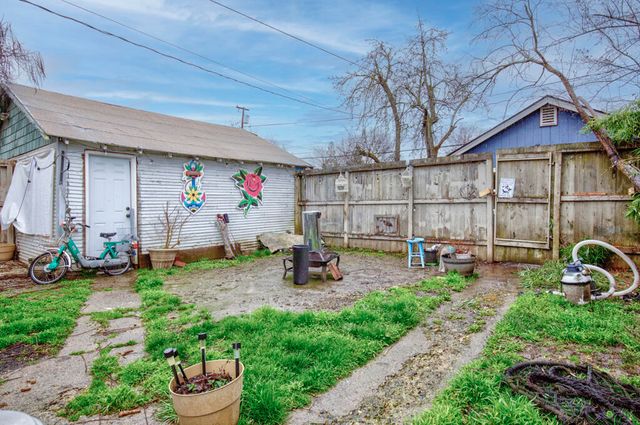 903 W 11th Street, Medford, OR 97501