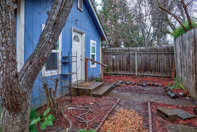 903 W 11th Street, Medford, OR 97501