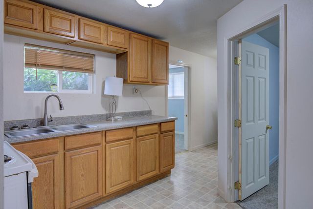 903 W 11th Street, Medford, OR 97501