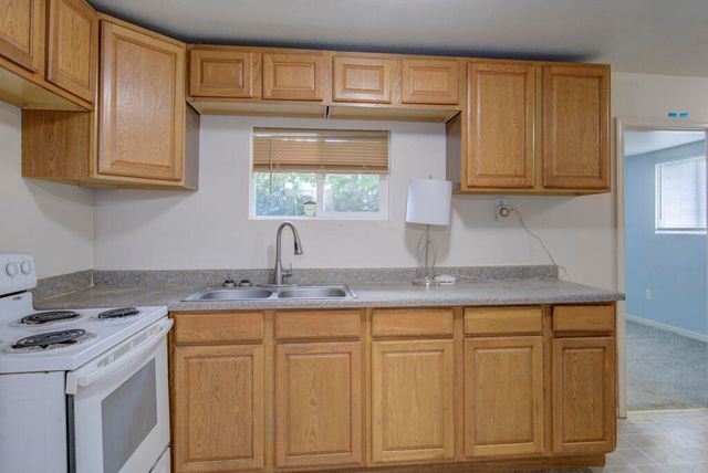 903 W 11th Street, Medford, OR 97501