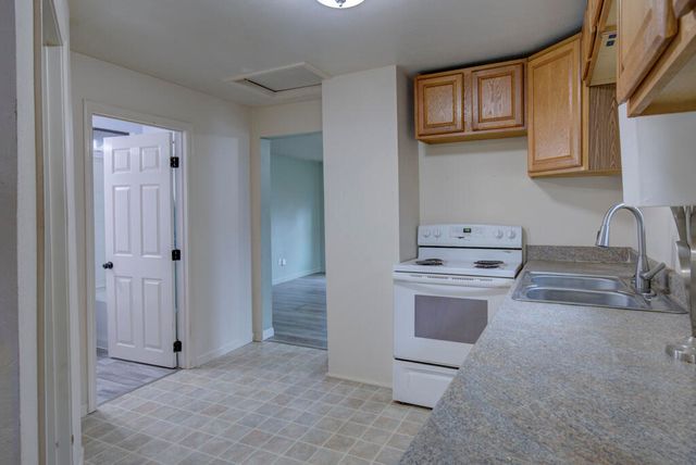 903 W 11th Street, Medford, OR 97501