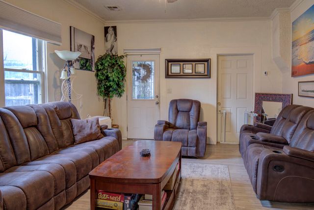 903 W 11th Street, Medford, OR 97501