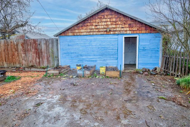 903 W 11th Street, Medford, OR 97501