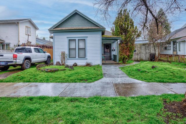 903 W 11th Street, Medford, OR 97501
