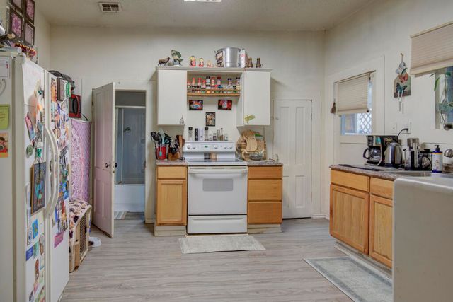 903 W 11th Street, Medford, OR 97501