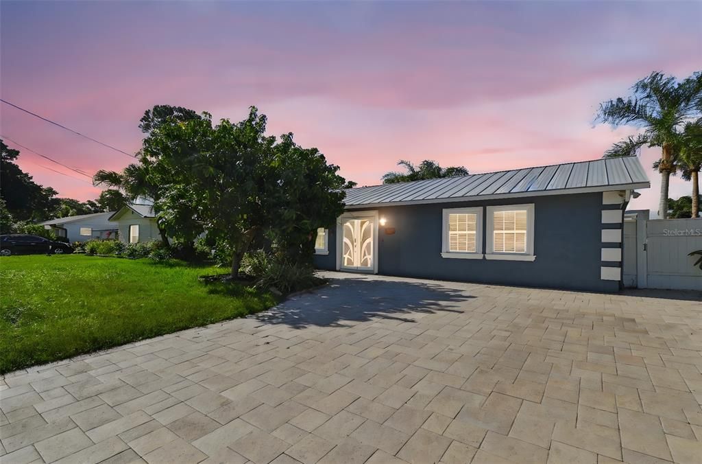 8708 THORNWOOD LANE, Tampa, FL 33615