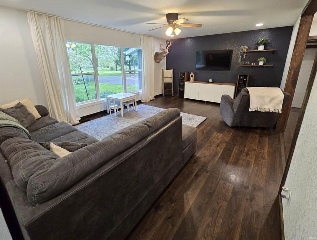 2013 E Wallace Road, Kendallville, IN 46755