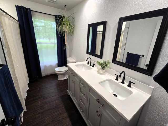 2013 E Wallace Road, Kendallville, IN 46755