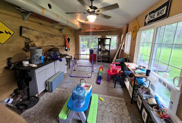 2013 E Wallace Road, Kendallville, IN 46755