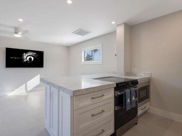 7 Crossings Circle, Boynton Beach, FL 33435