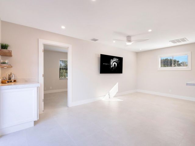 7 Crossings Circle, Boynton Beach, FL 33435