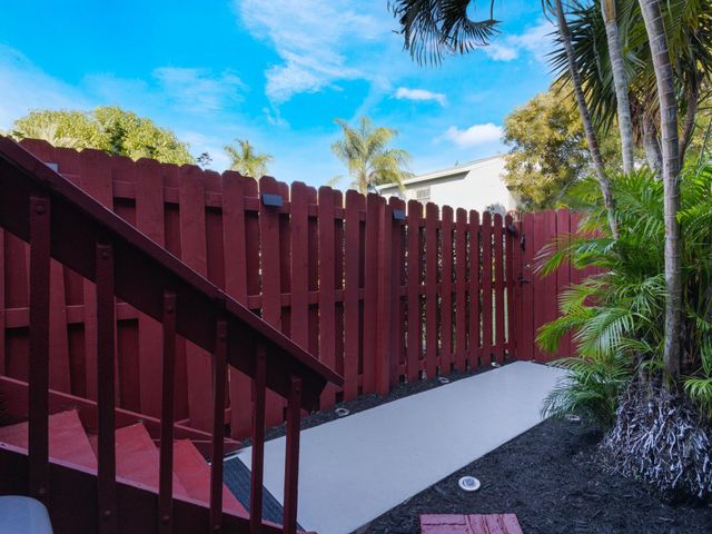 7 Crossings Circle, Boynton Beach, FL 33435