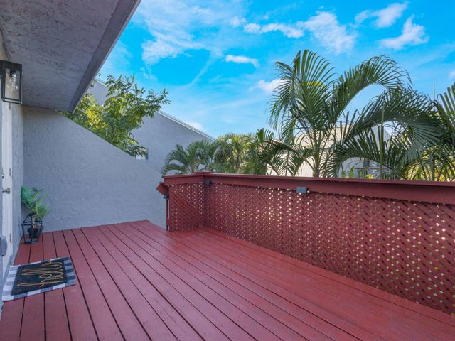 7 Crossings Circle, Boynton Beach, FL 33435