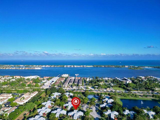 7 Crossings Circle, Boynton Beach, FL 33435