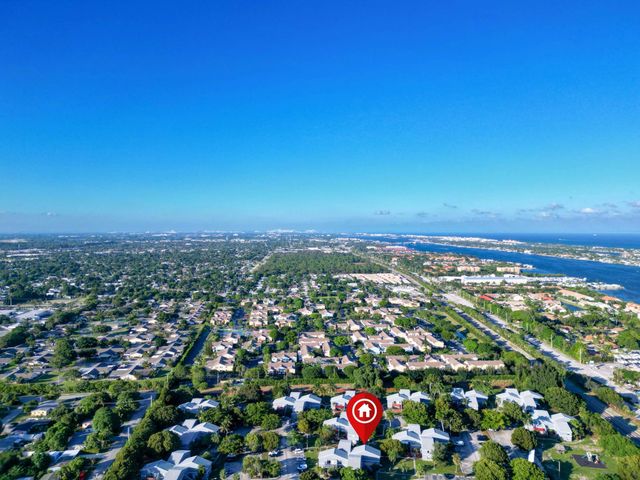 7 Crossings Circle, Boynton Beach, FL 33435