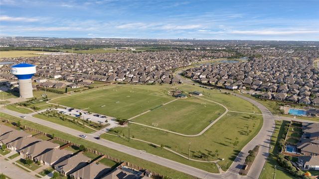 1340 Waggoner Drive, Aubrey, TX 76227
