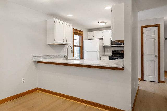 3 Montrose Drive, Stratham, NH 03885