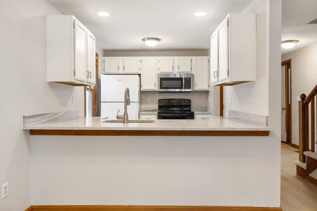 3 Montrose Drive, Stratham, NH 03885