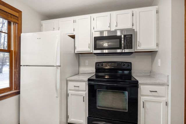 3 Montrose Drive, Stratham, NH 03885