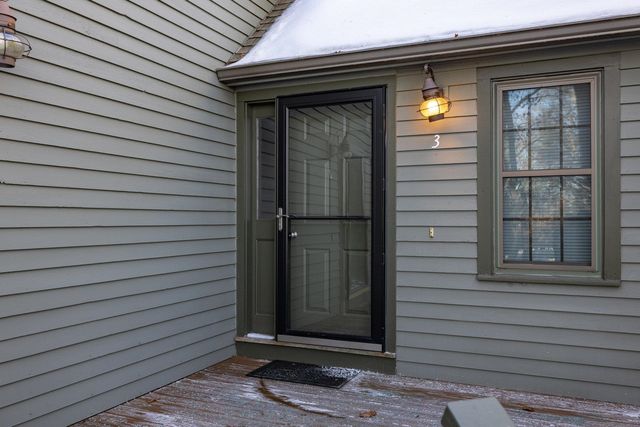 3 Montrose Drive, Stratham, NH 03885