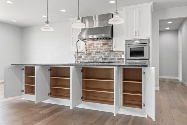 167 FOX SHORES DRIVE, De Pere, WI 54115