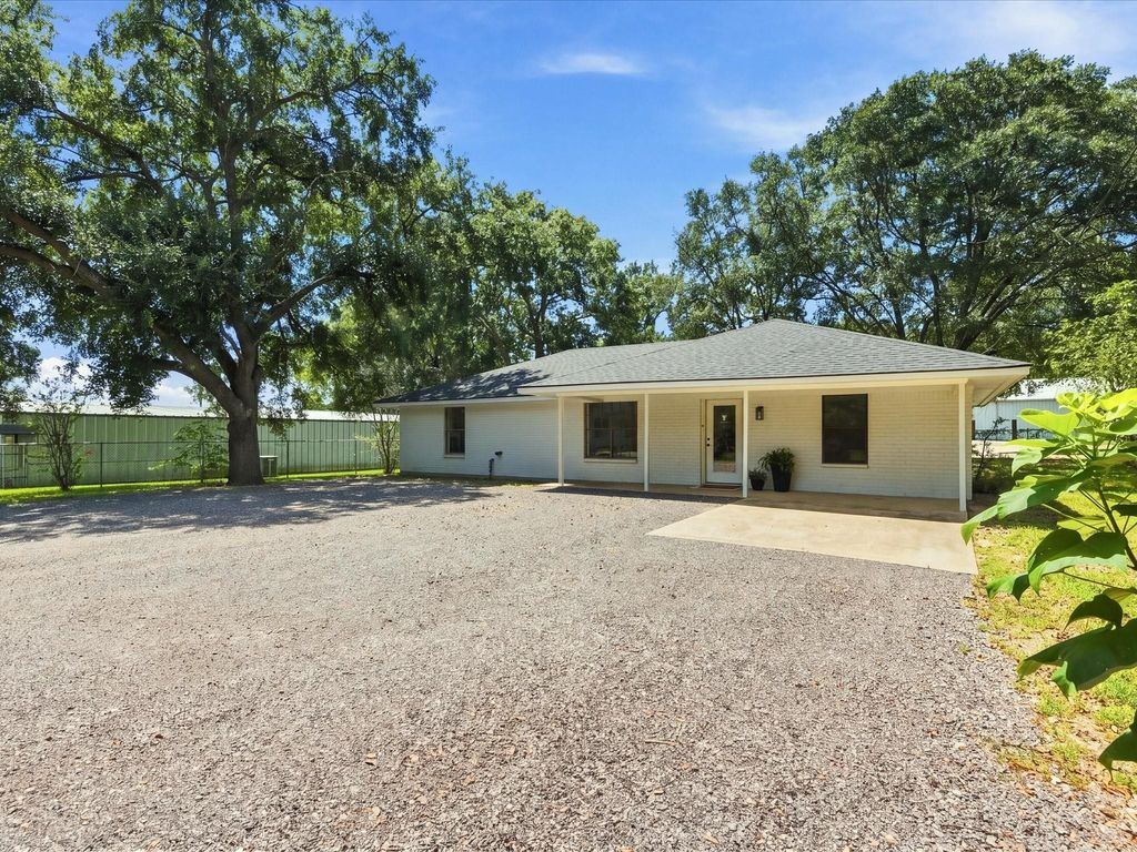 130 Parrish Street, New Waverly, TX 77358