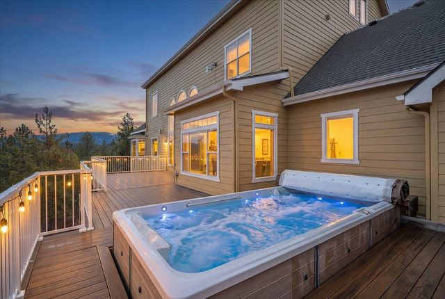 6808 S Jackson Ridge Ln, Greenacres, WA 99016