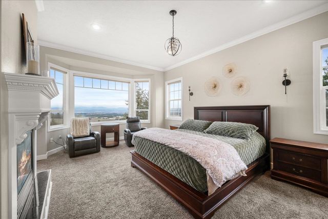 6808 S Jackson Ridge Ln, Greenacres, WA 99016