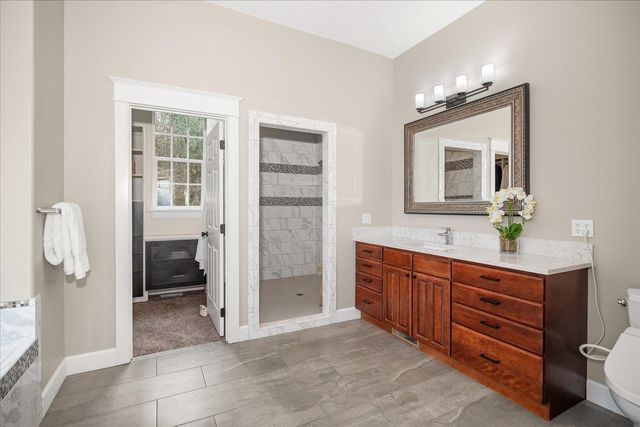 6808 S Jackson Ridge Ln, Greenacres, WA 99016