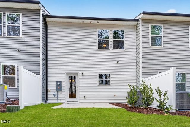 574 Barrington Row Avenue, Zebulon, NC 27597