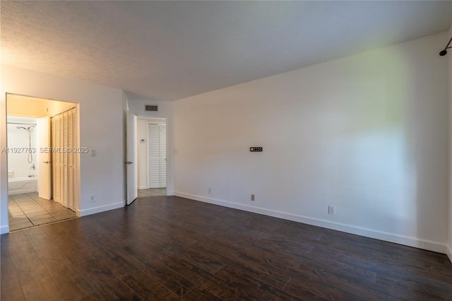 8002 Lagos De Campo Blvd B-201, Tamarac, FL 33321