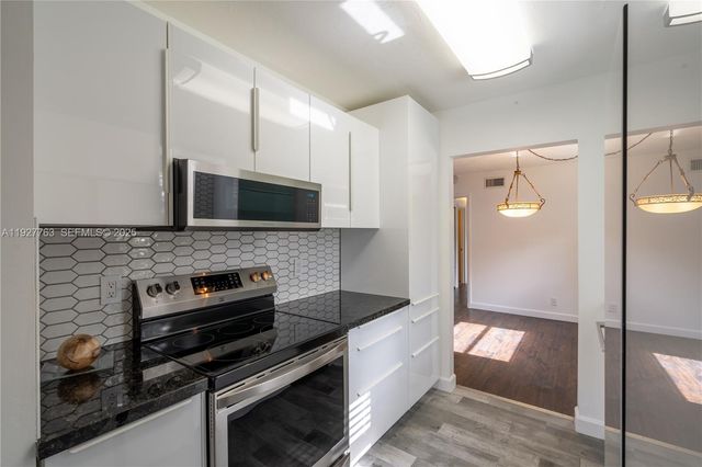 8002 Lagos De Campo Blvd B-201, Tamarac, FL 33321